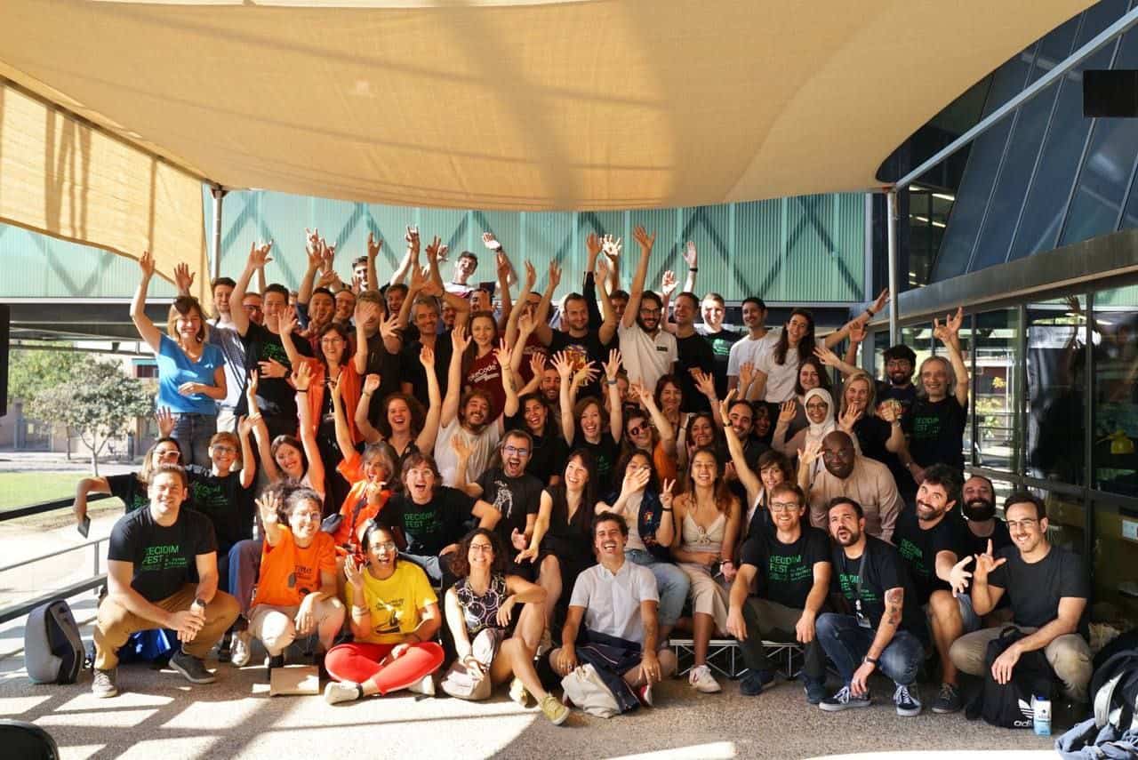 Gruppenfoto beim internationalen Decidim Fest